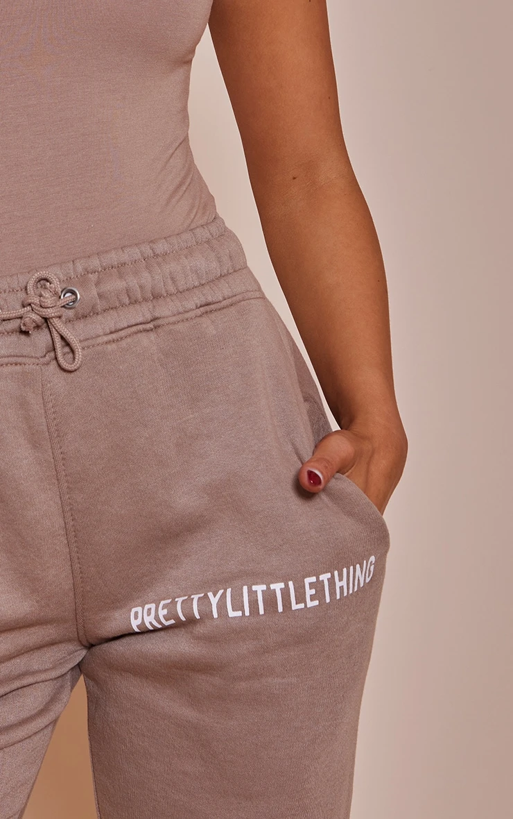 PRETTYLITTLETHING Logo Toffee High Waisted Cuffed Joggers 4 PRETTYLITTLETHING Logo Toffee High Waisted Cuffed Joggers - Image 4